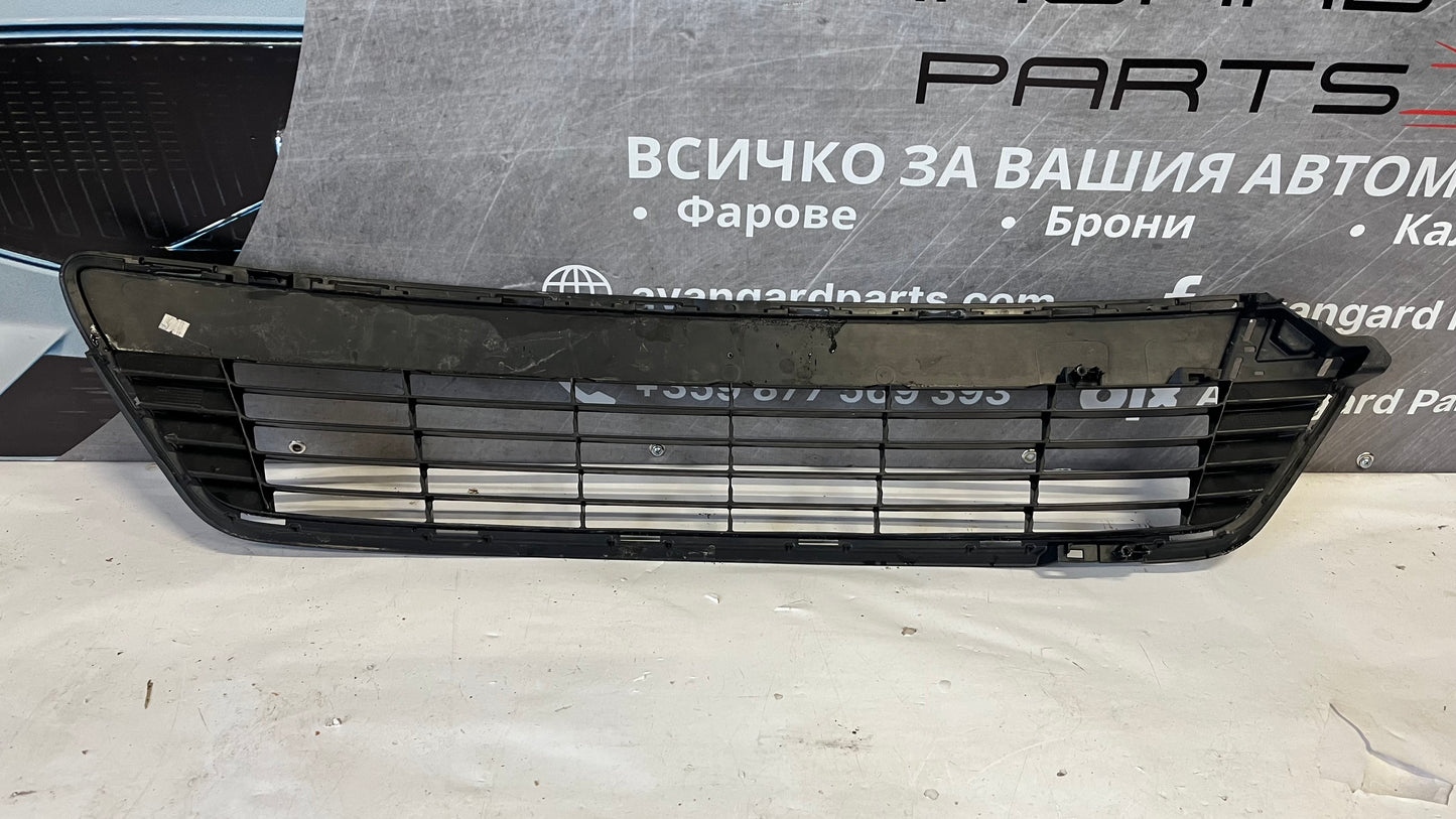 Решетка Toyota Yaris 2011-2014