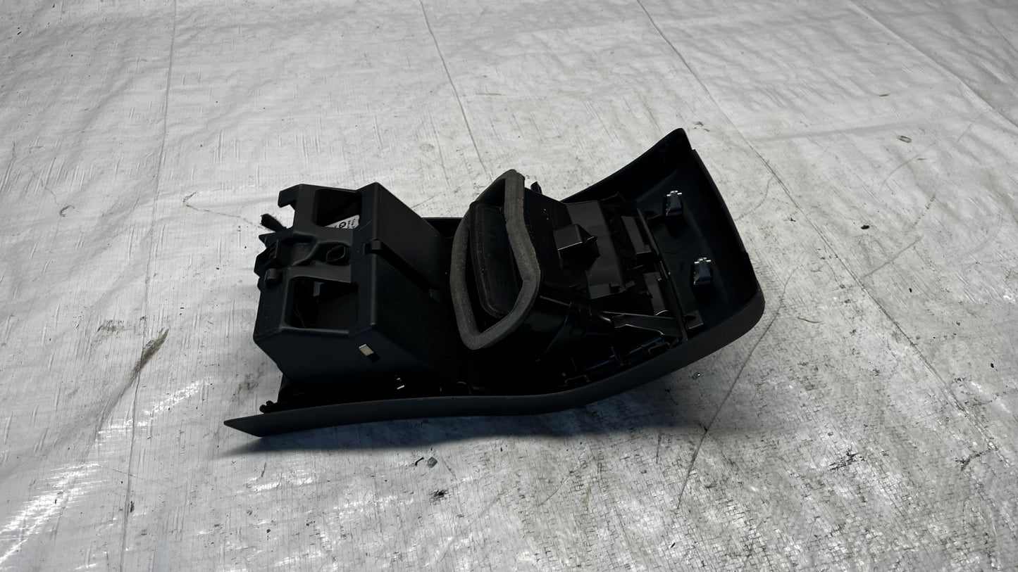 Mercedes CLA X117 задна средна духалка с пепелник и запалка