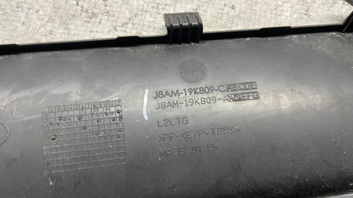 Land Rover Range Rover Velar L560 част от задна броня