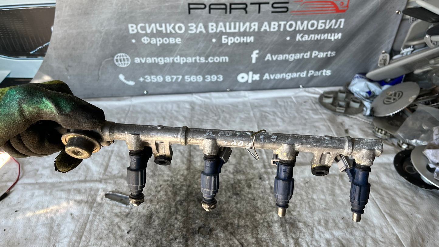 Toyota Yaris 1.0 бензин горивна рейка и дюзи