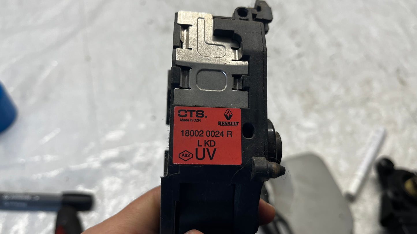 Opel Vivaro педал за газ