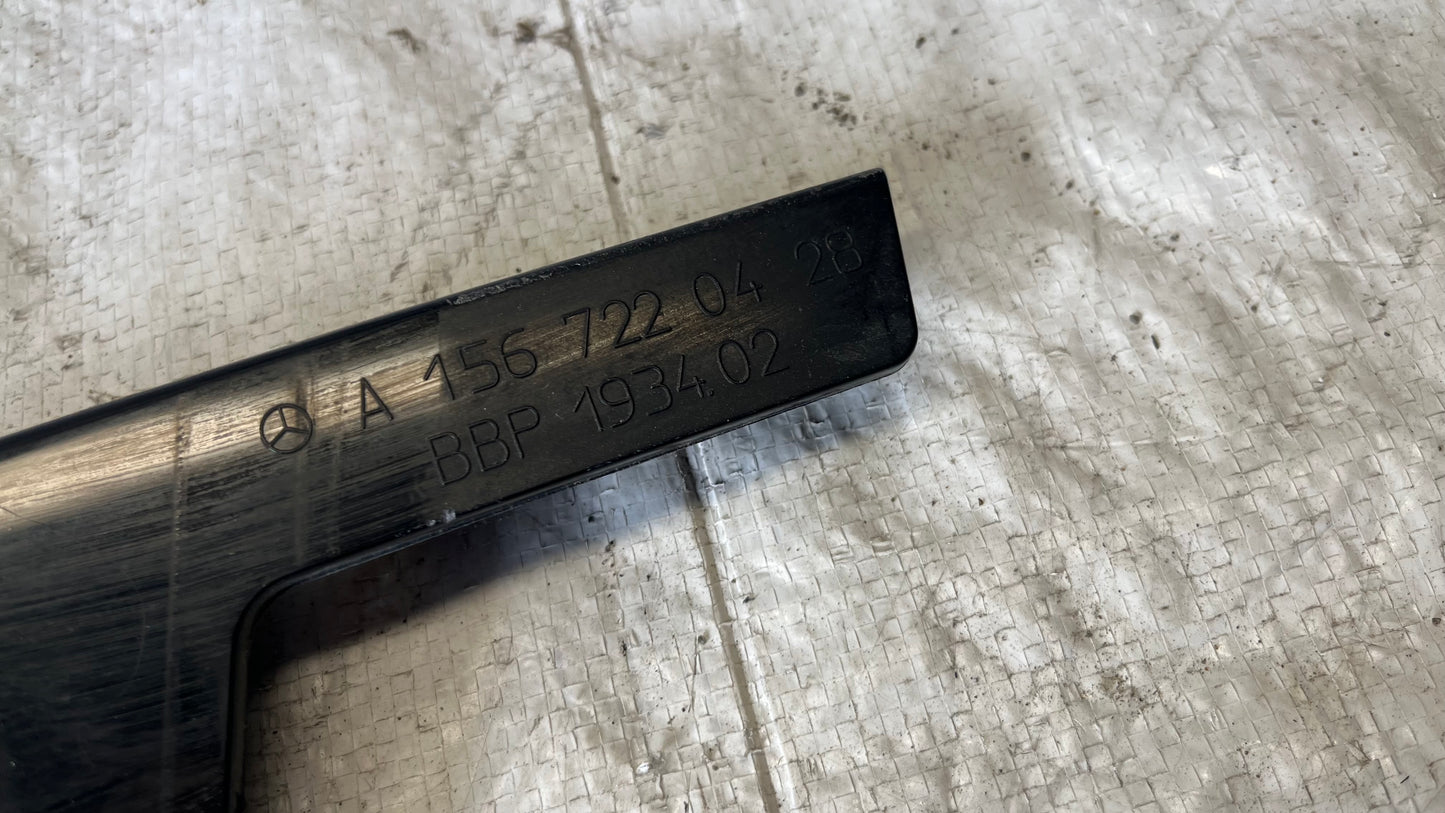 Mercedes GLA W156 панели на двете колони на купето