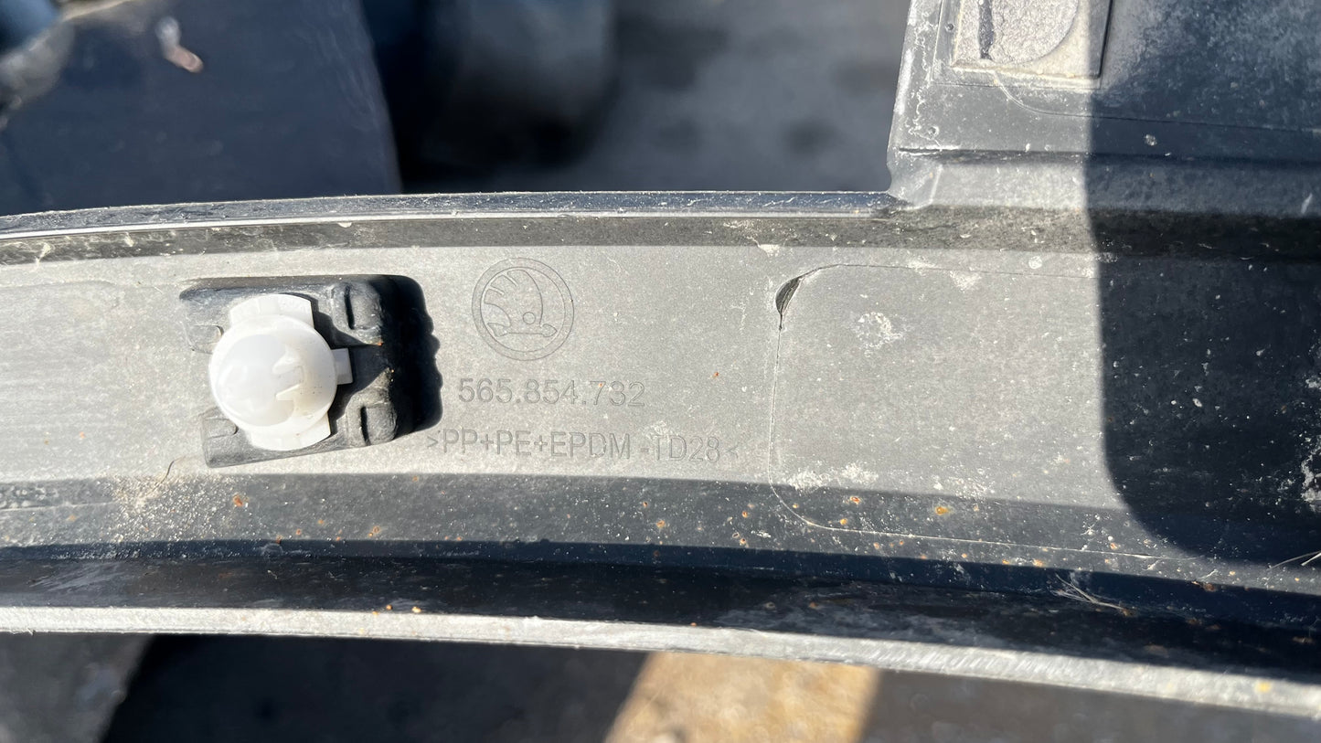 Skoda Kodiaq вежда предна дясна