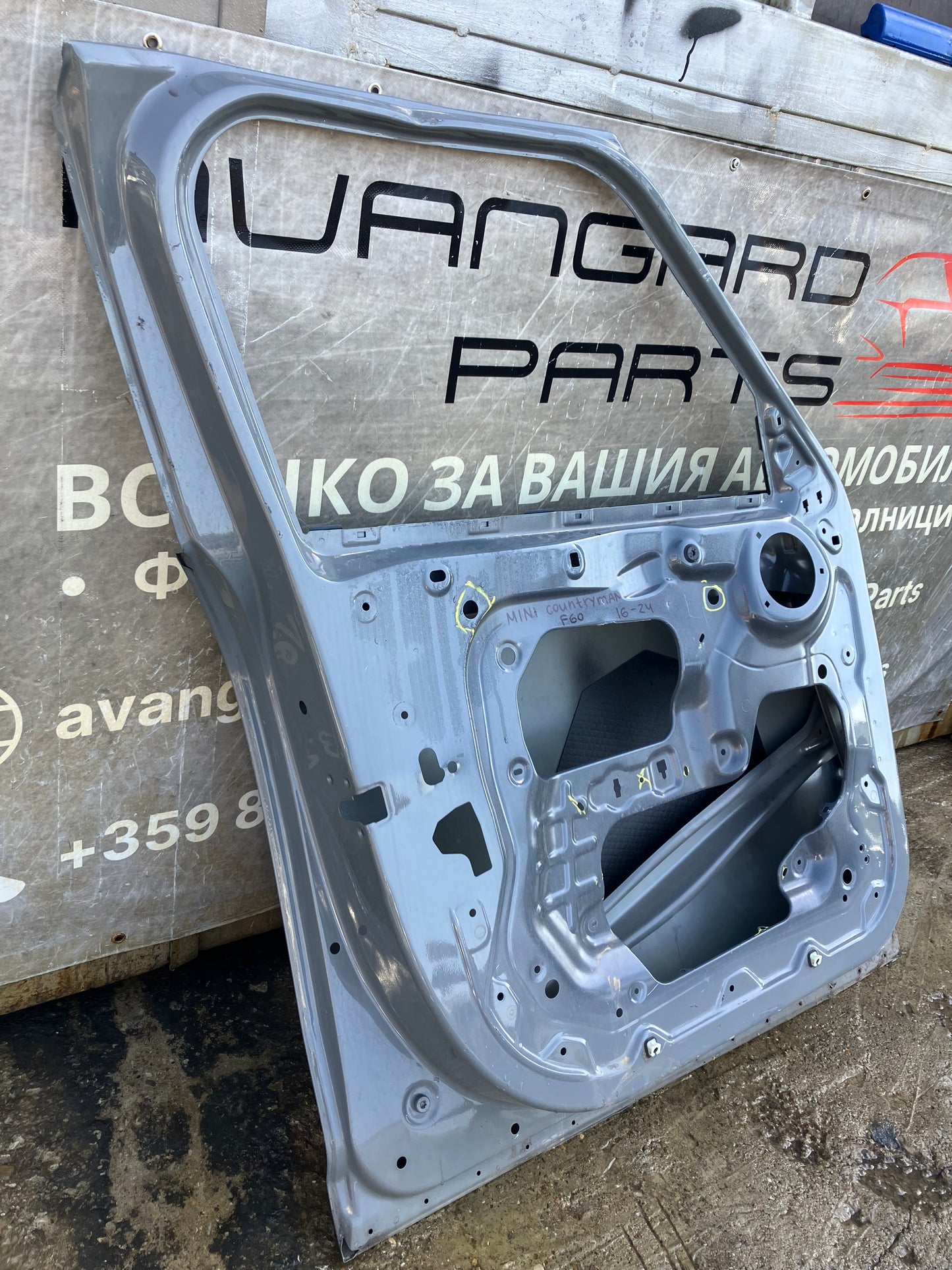 Предна лява врата за Mini Countryman F60 2016-2024г.