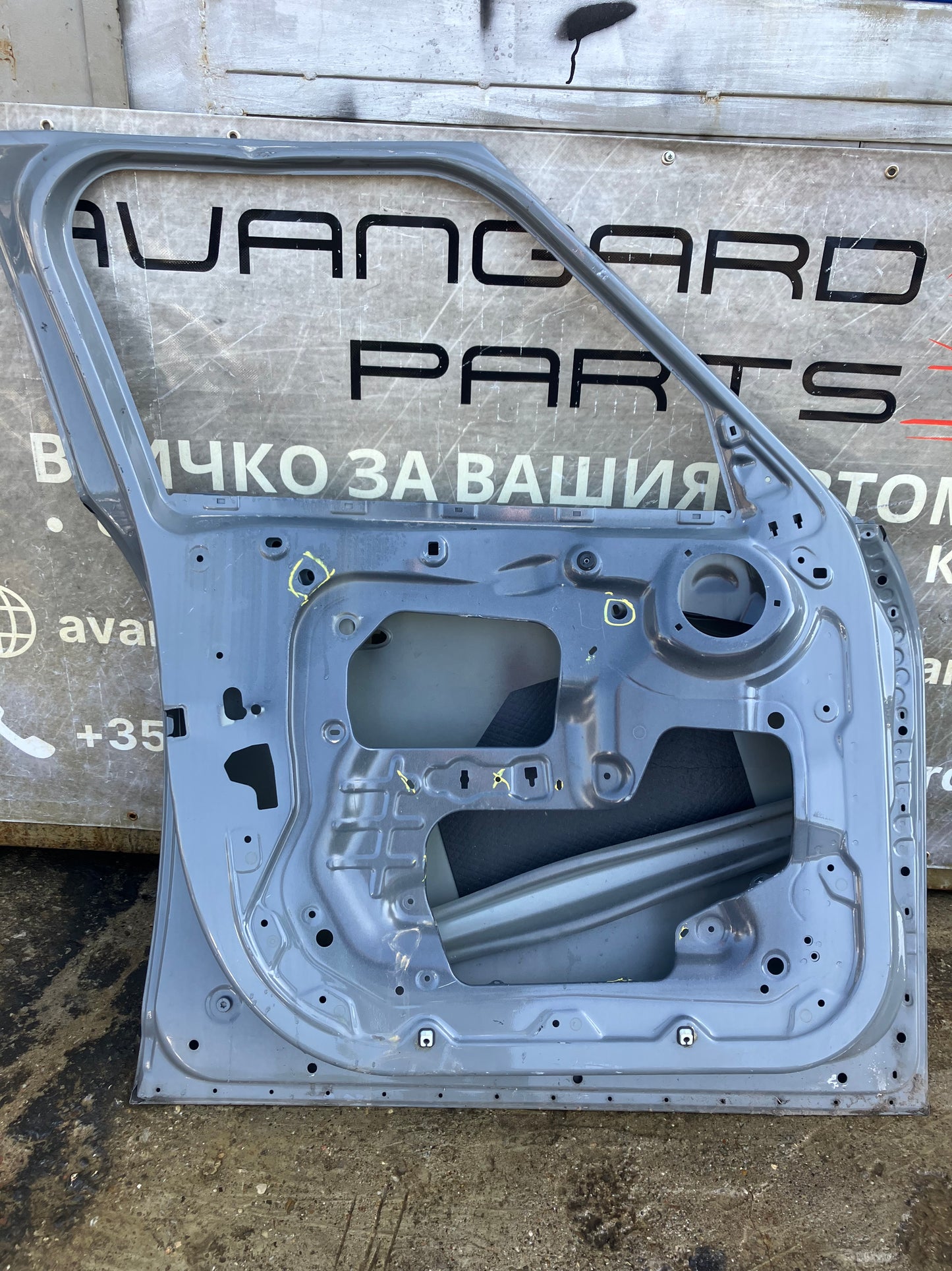 Предна лява врата за Mini Countryman F60 2016-2024г.