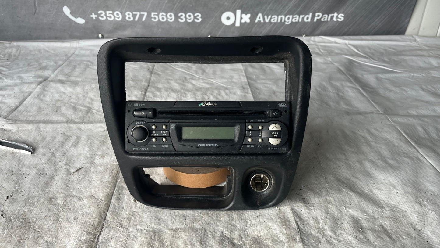 Панел и радио Grundig Suzuki Ignis