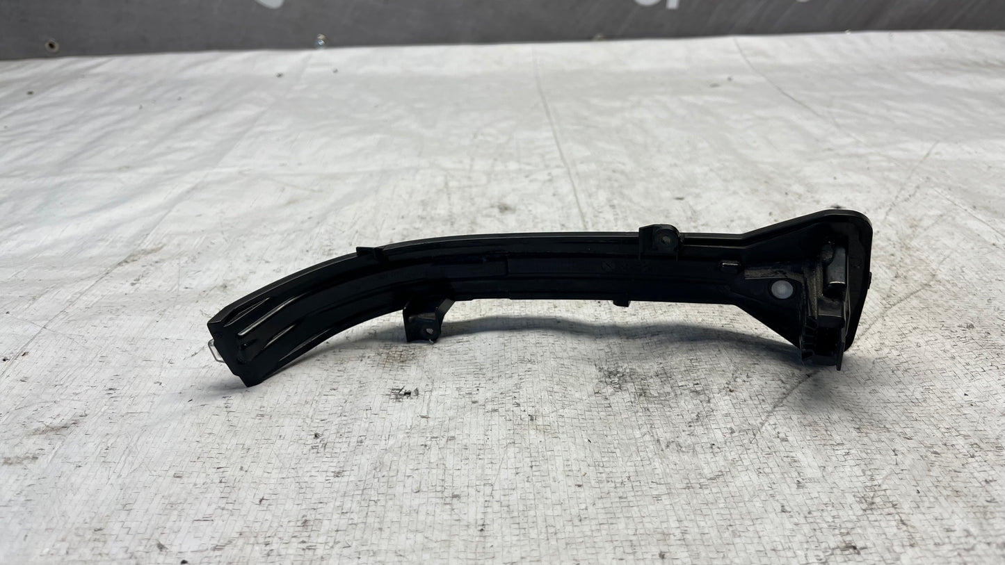 BMW 5 G30 мигач на ляво огледало