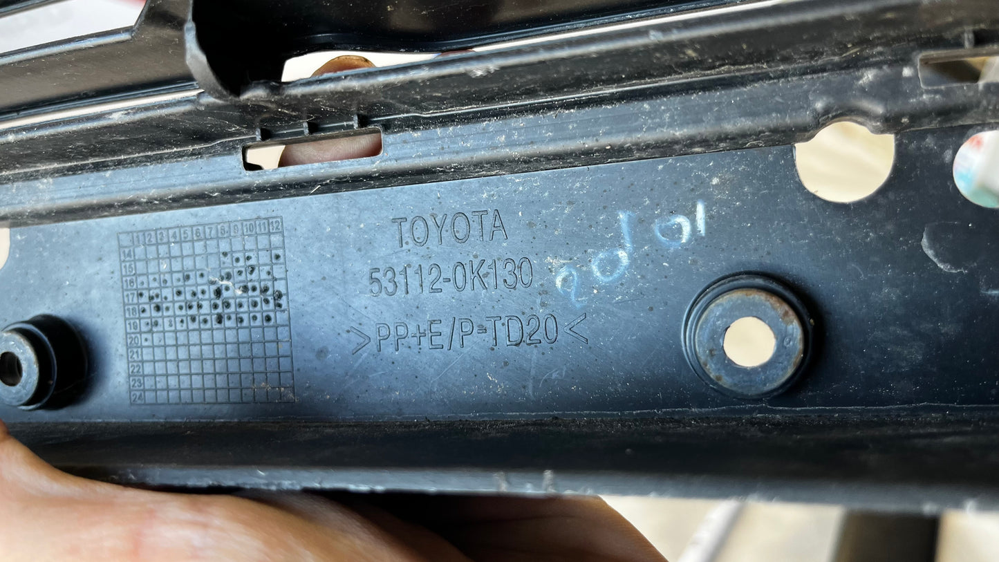 Toyota Hilux 8 решетка