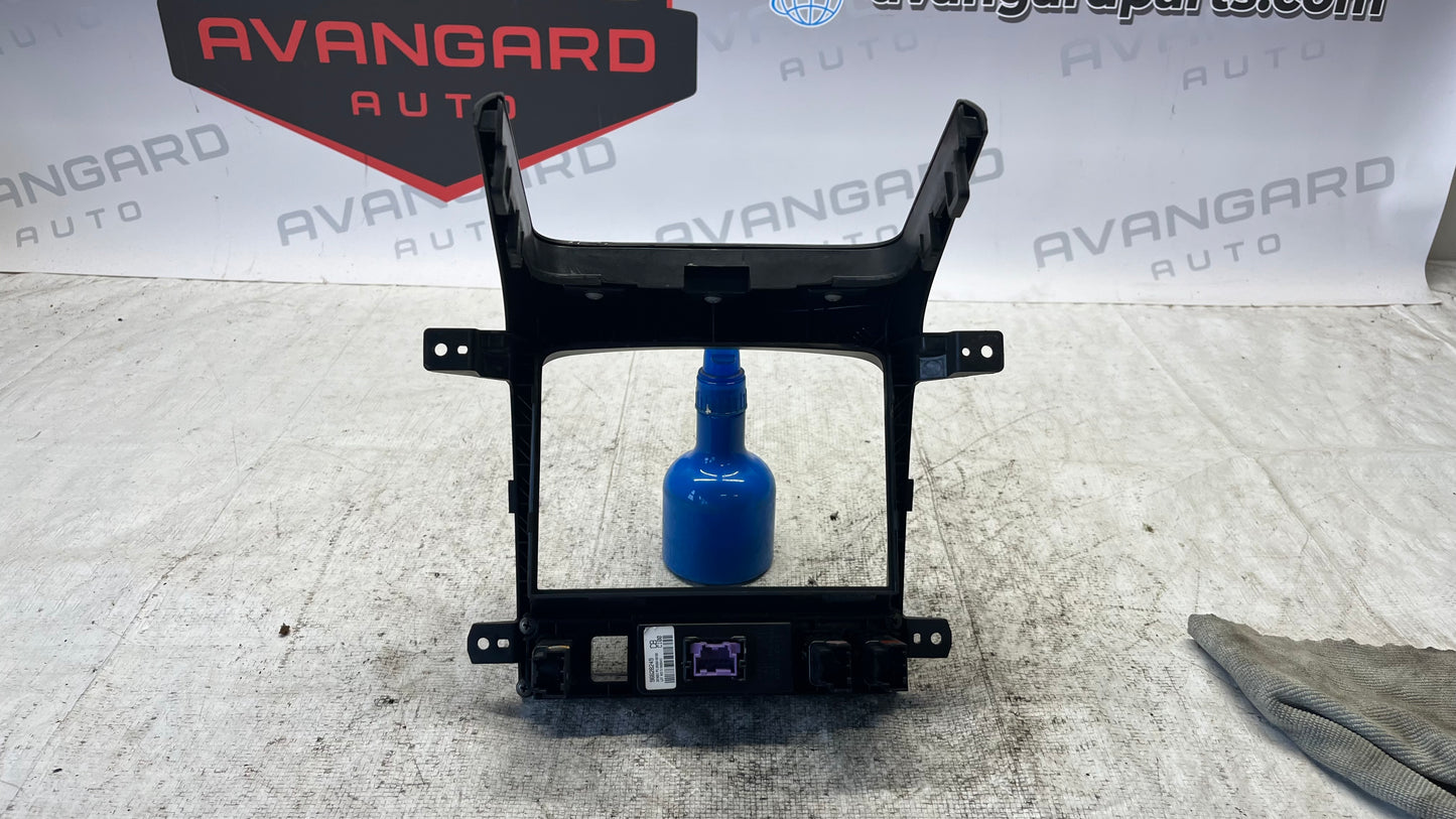 Chevrolet Captiva 06- централна конзола с дисплей