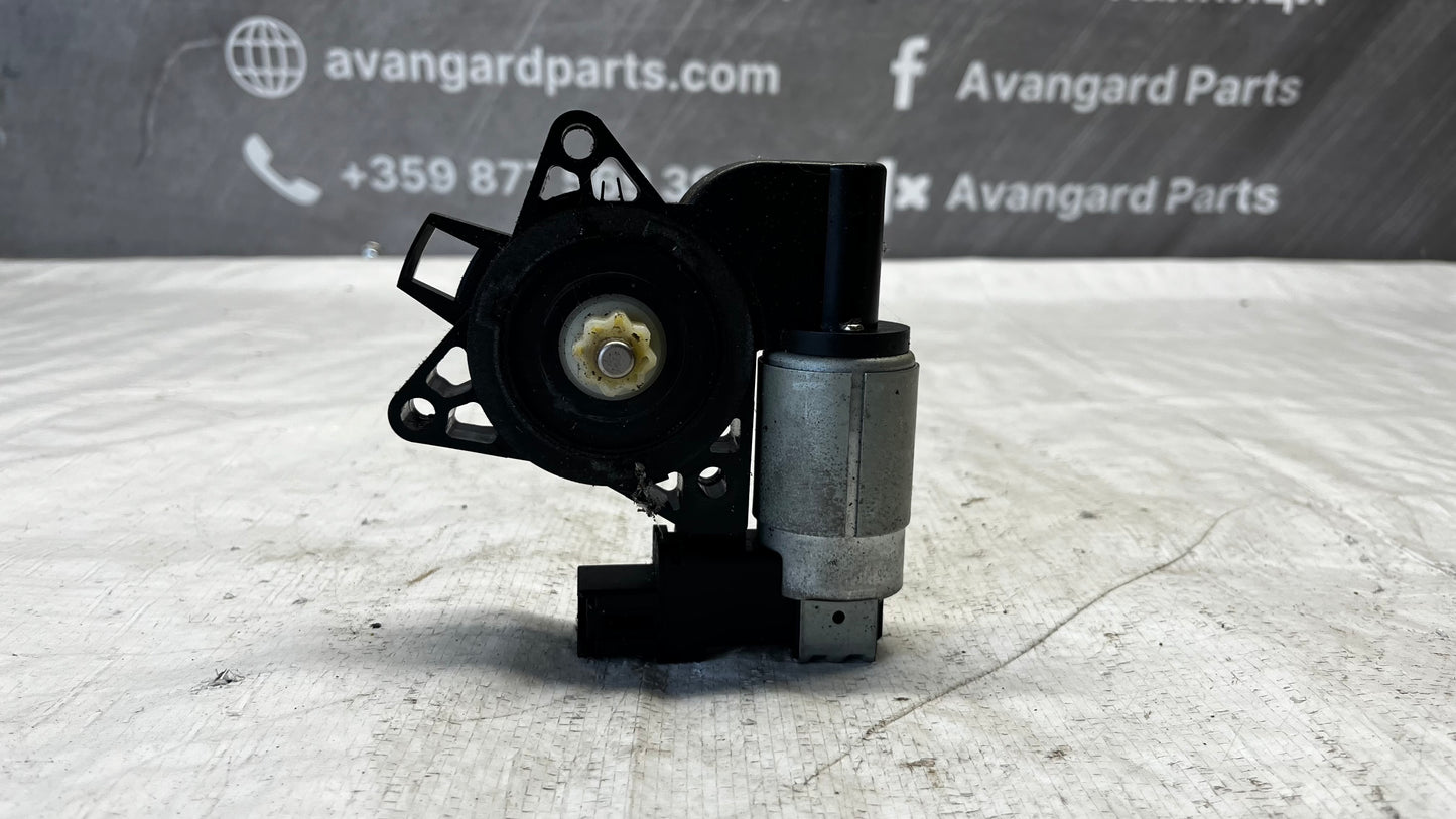 Mazda 3 преден ляв стъклоповдигач