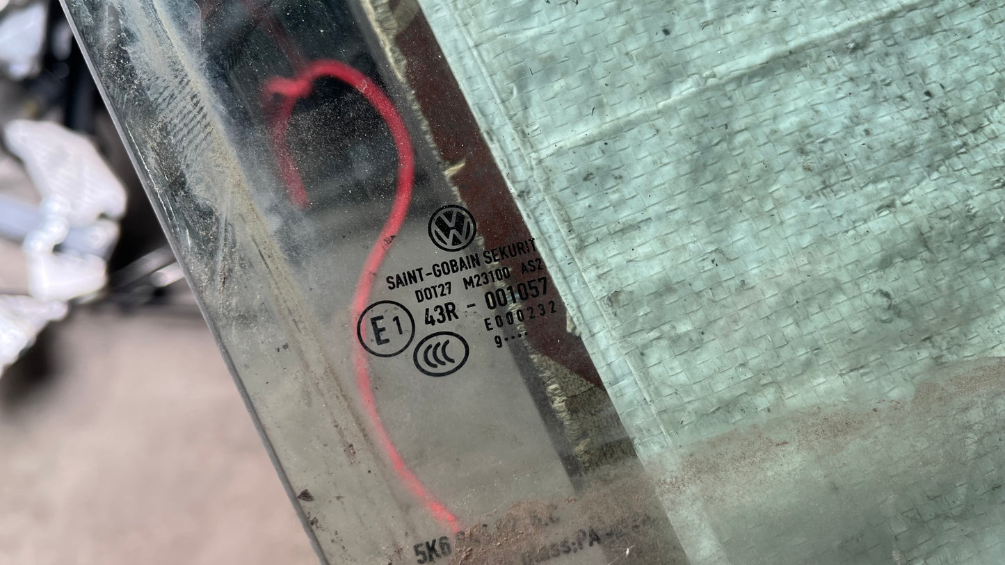 Volkswagen Golf 5 стъкло задно дясно