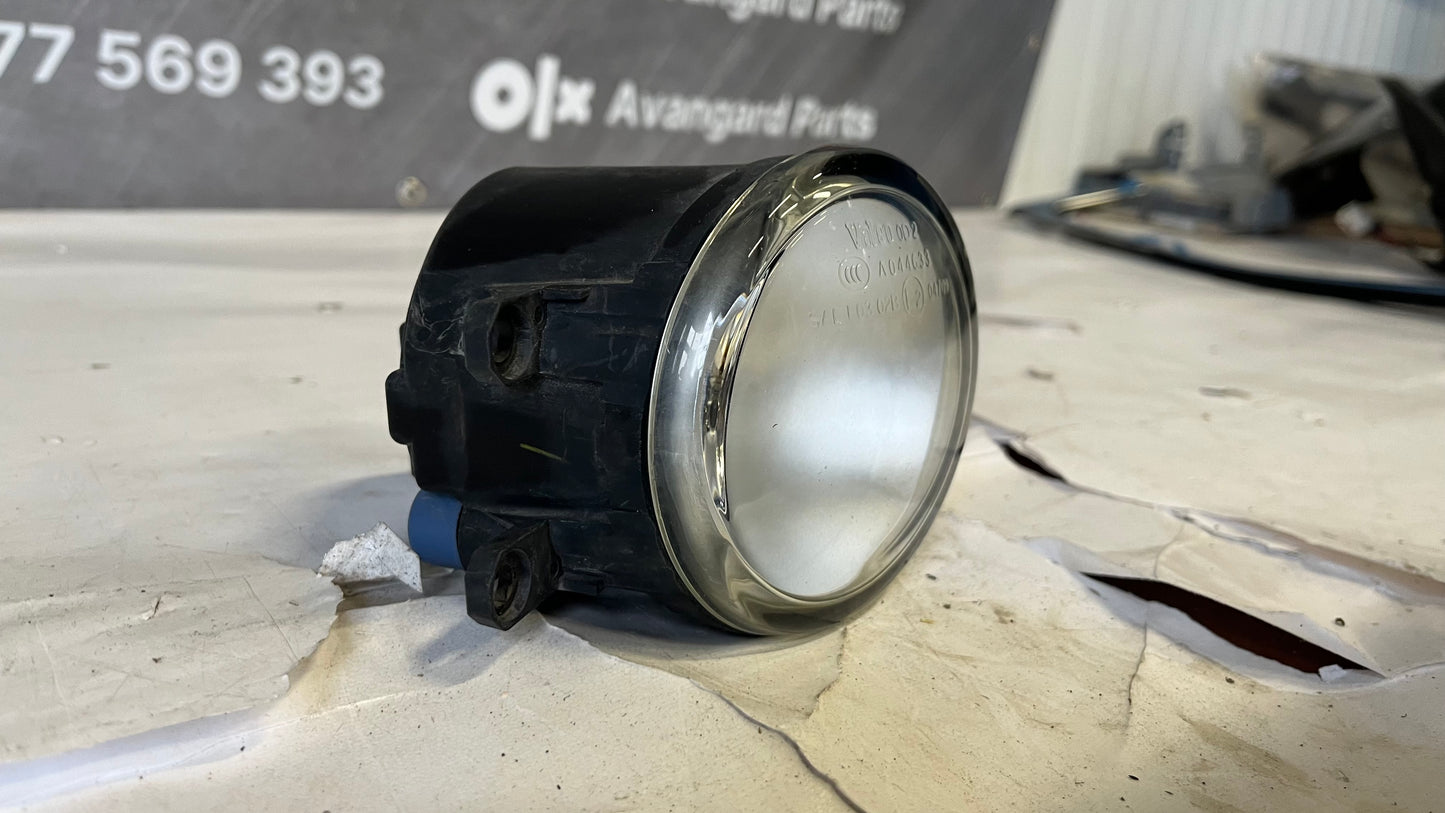 Десен халоген Toyota Avensis 2003-2009