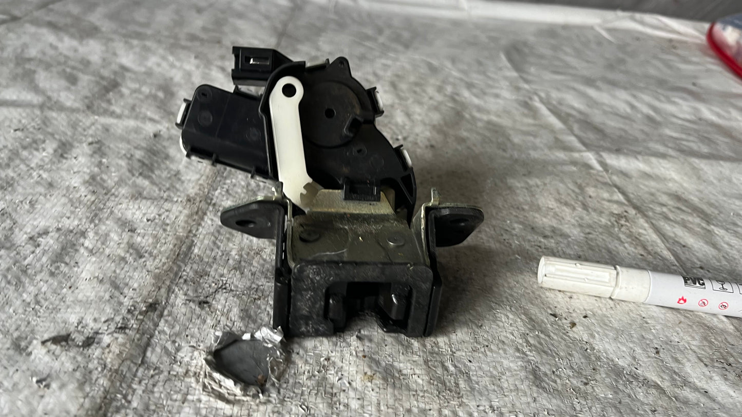 Брава багажник Mazda 3 2013-