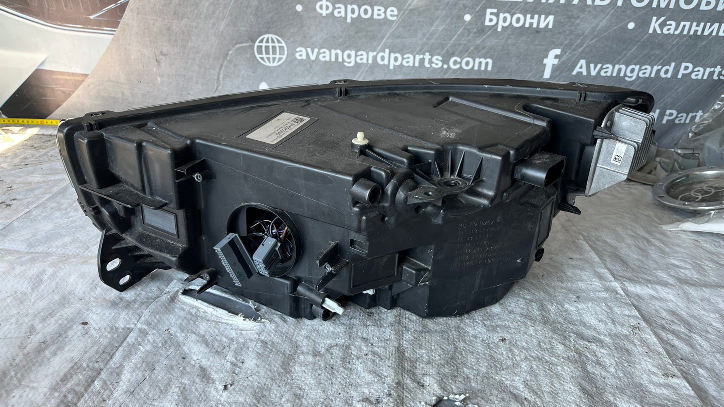Volvo V40/XC40 десен фар