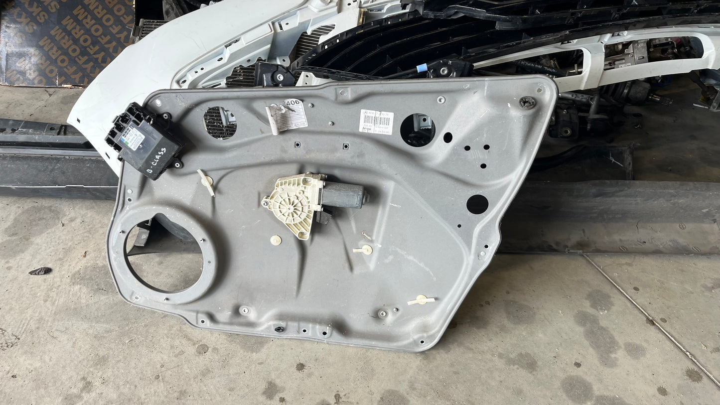 Mercedes A W169 кора предна дясна врата