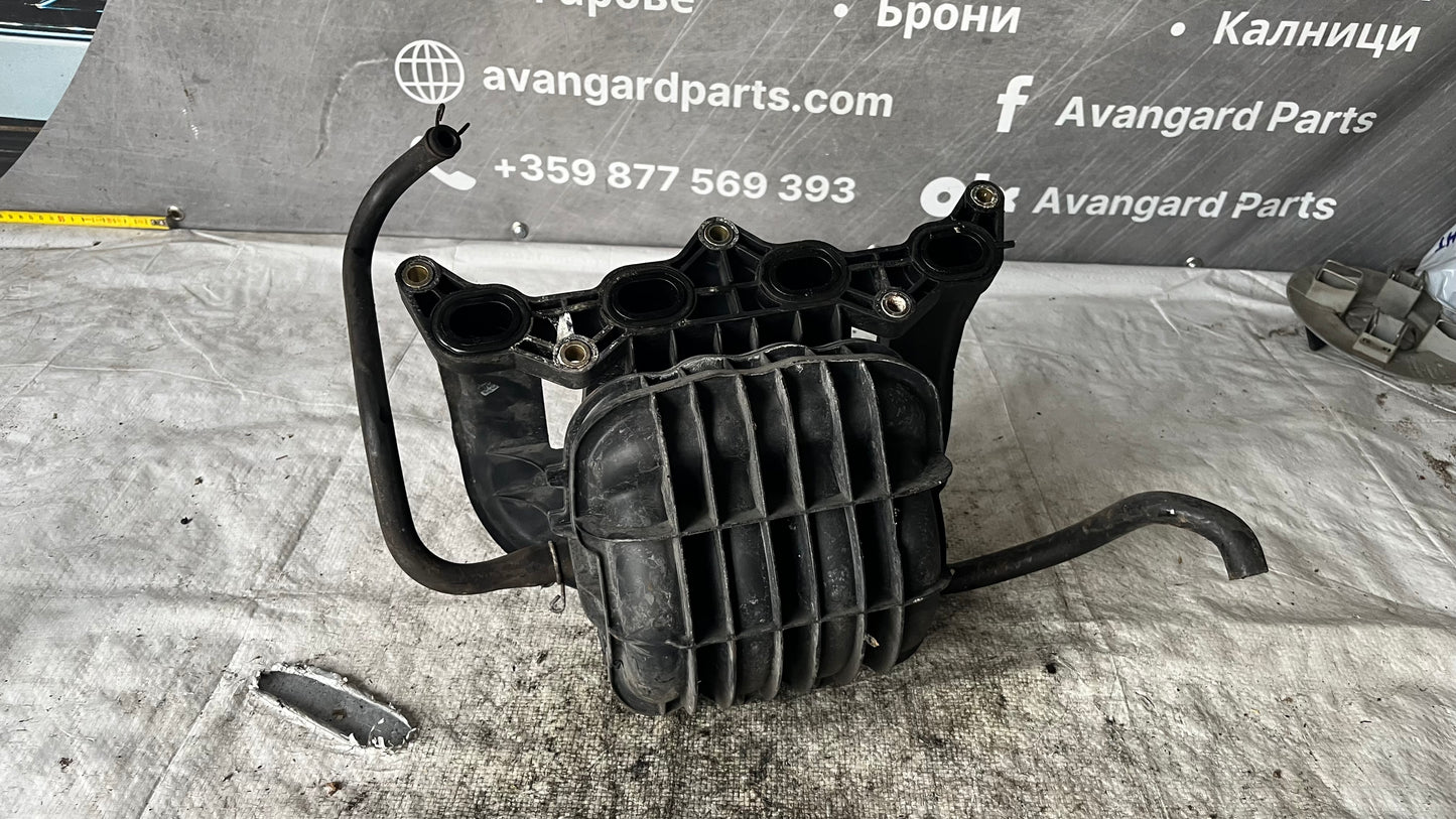 Toyota Yaris 1 колектор