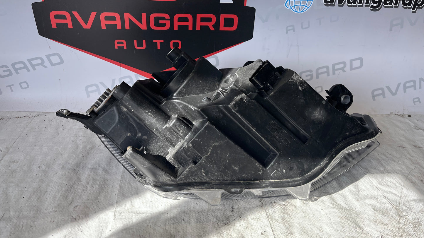 Volkswagen Taigo CS ляв фар