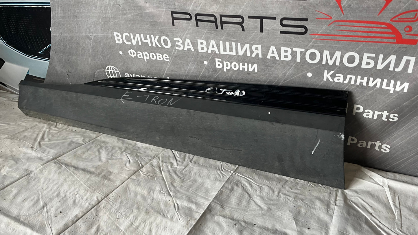 Декоративна лайстна на преднa лява врата Audi E-Tron 2019-