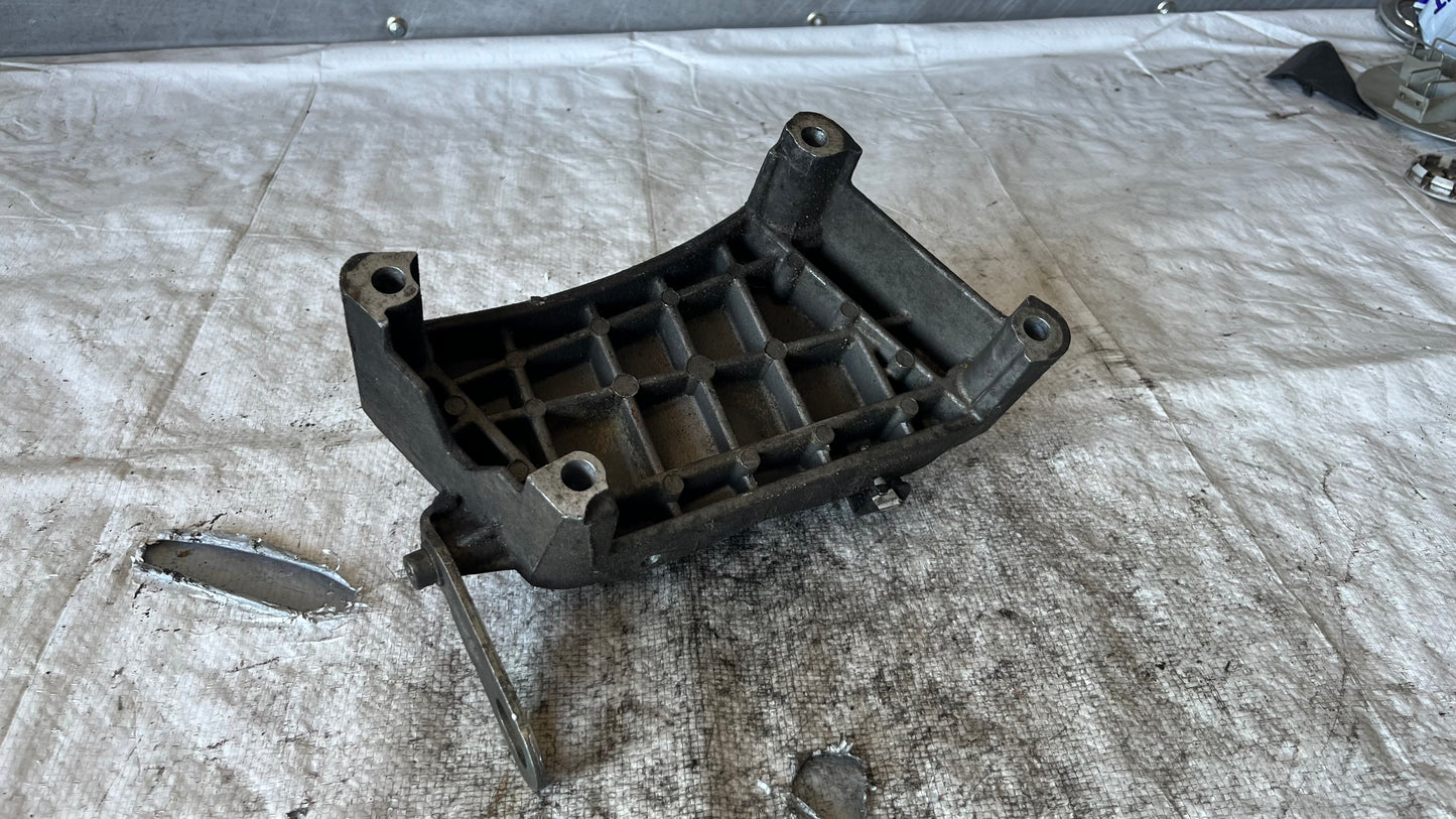 Opel Corsa D лапа двигател.l