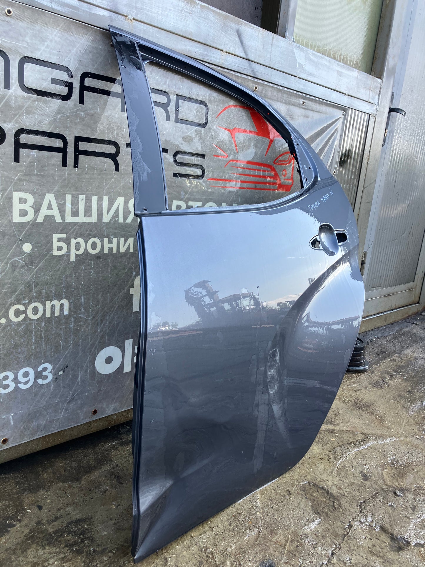 Задна лява врата за Toyota Yaris 4