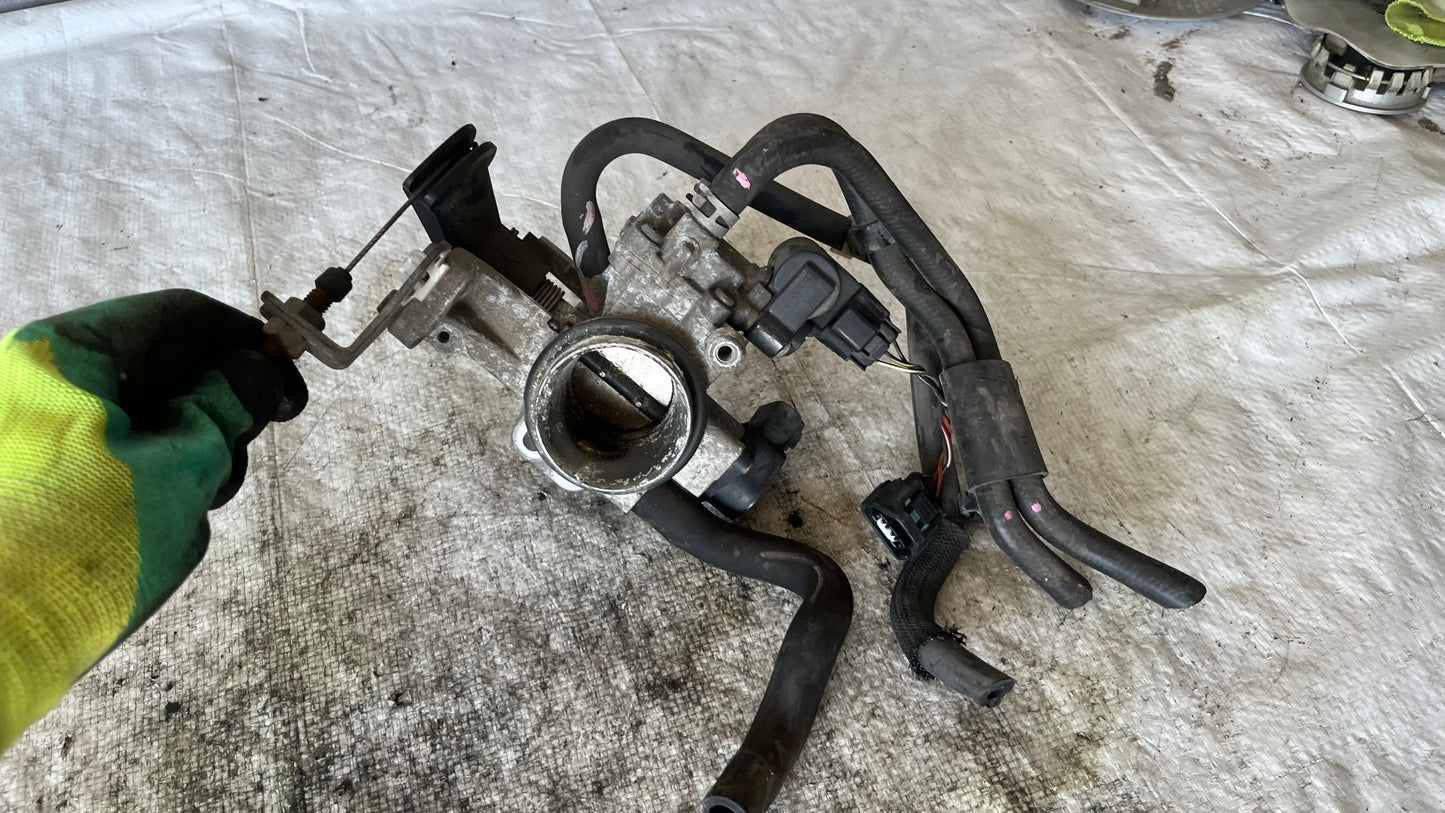 Toyota Yaris 1.0 VVTi дросел