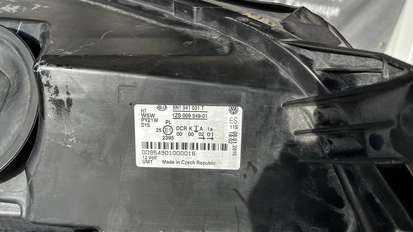 Volkswagen Tiguan 5N ляв фар