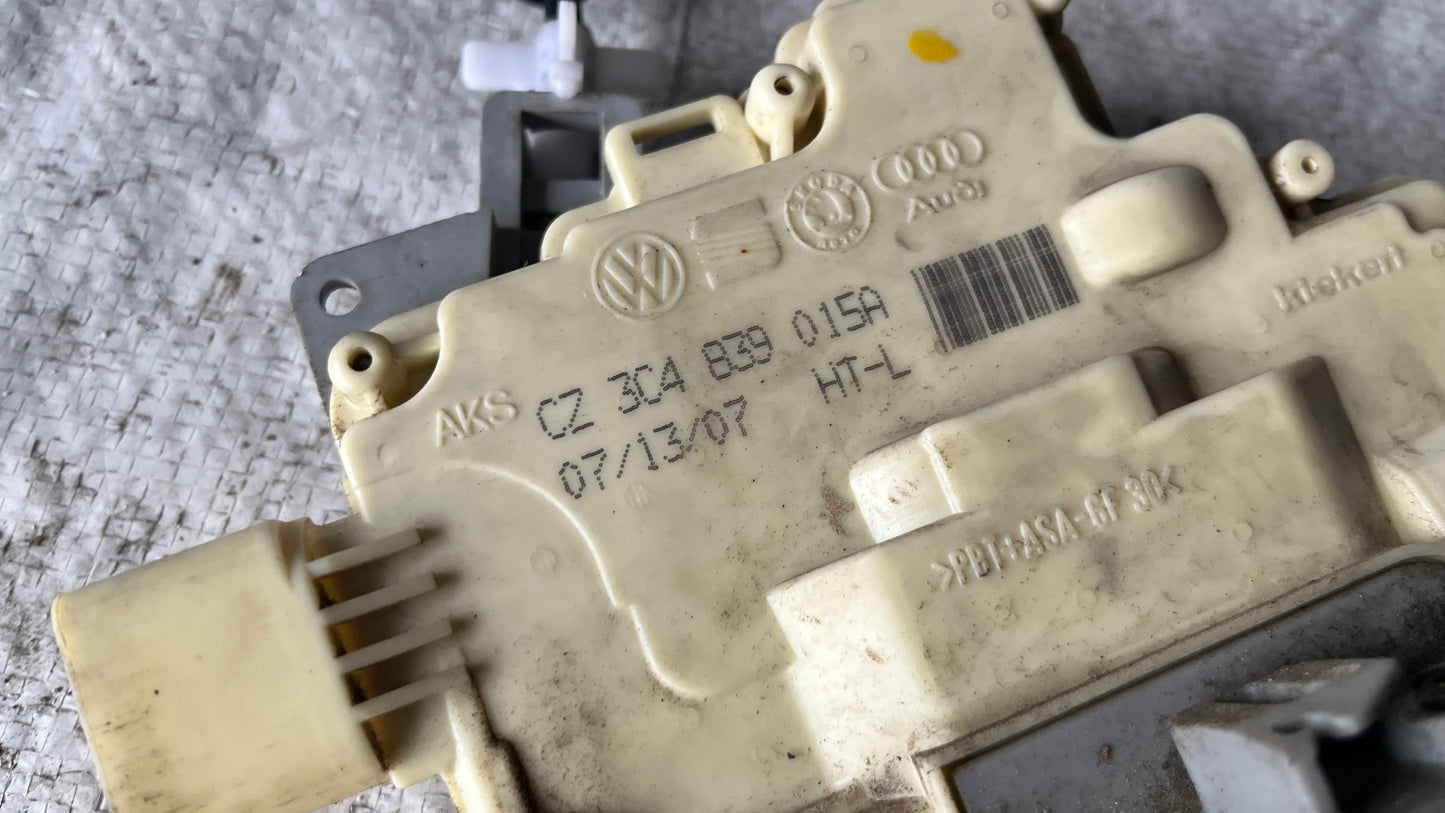 Volkswagen Passat B6 брава задна лява