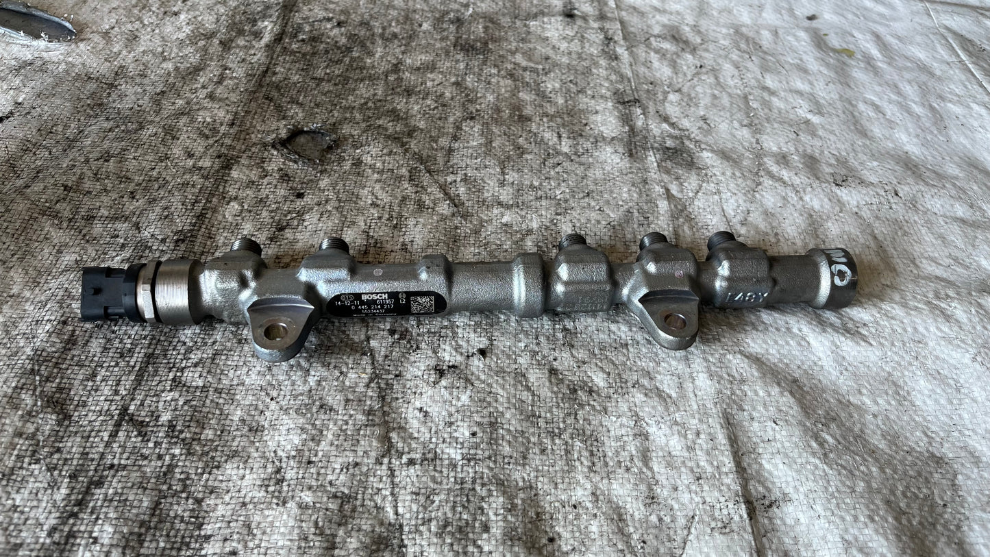 Fiat 500 1.3D горивна рейка