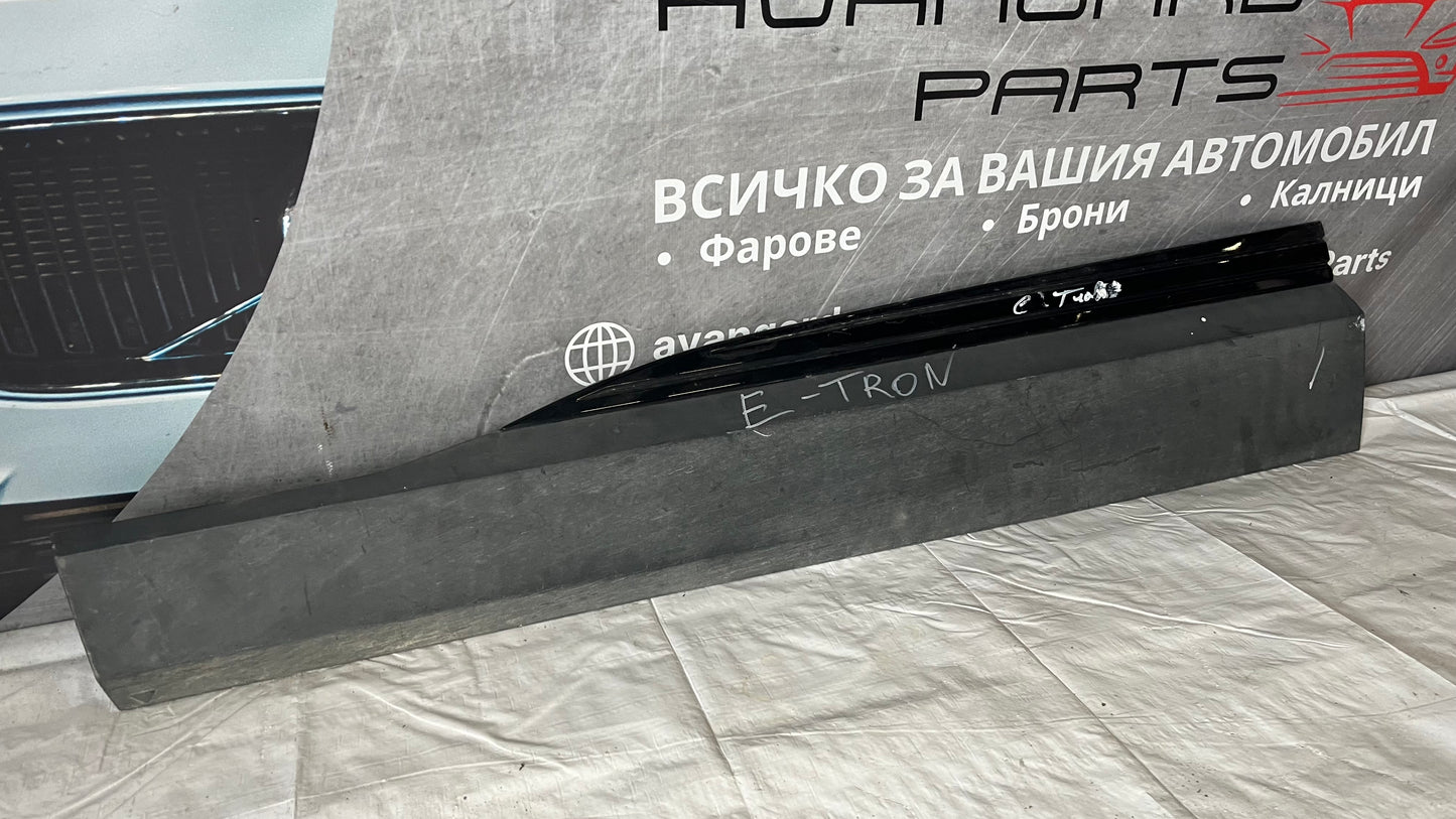 Декоративна лайстна на преднa лява врата Audi E-Tron 2019-