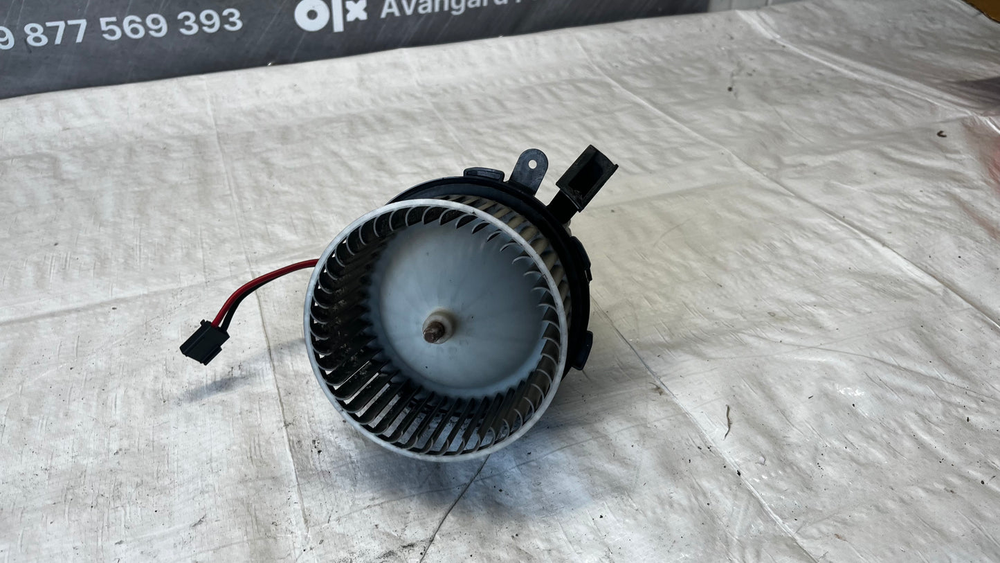 Audi A4 B8 вентилатор парно