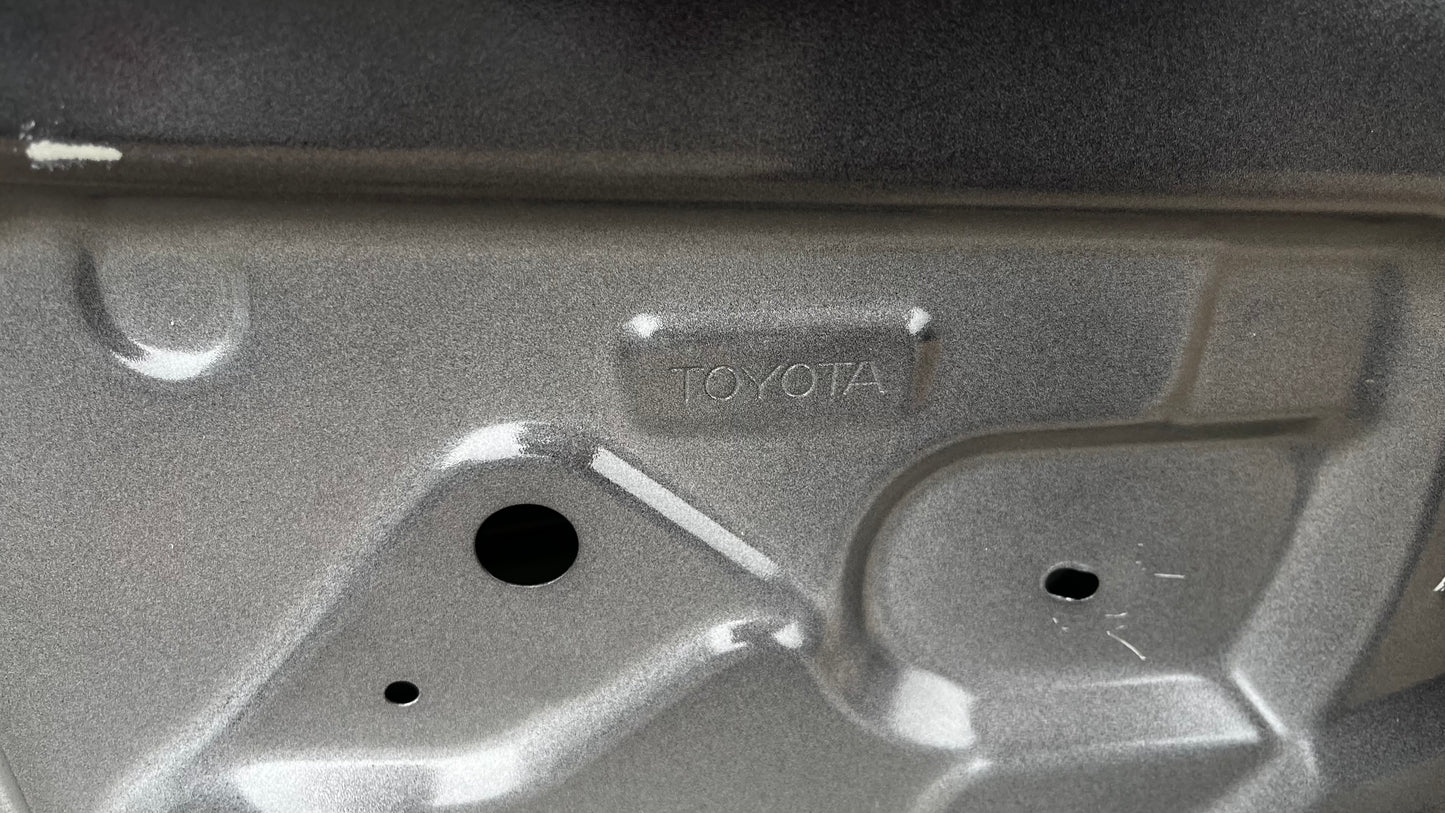 Toyota Yaris 20- предна лява врата