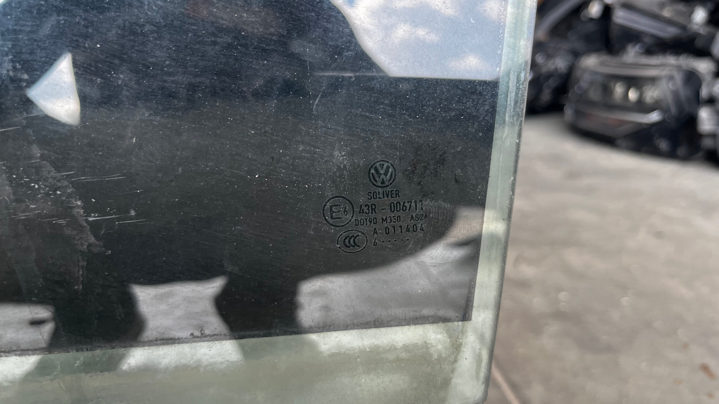 Volkswagen Passat B6 стъкло задно ляво