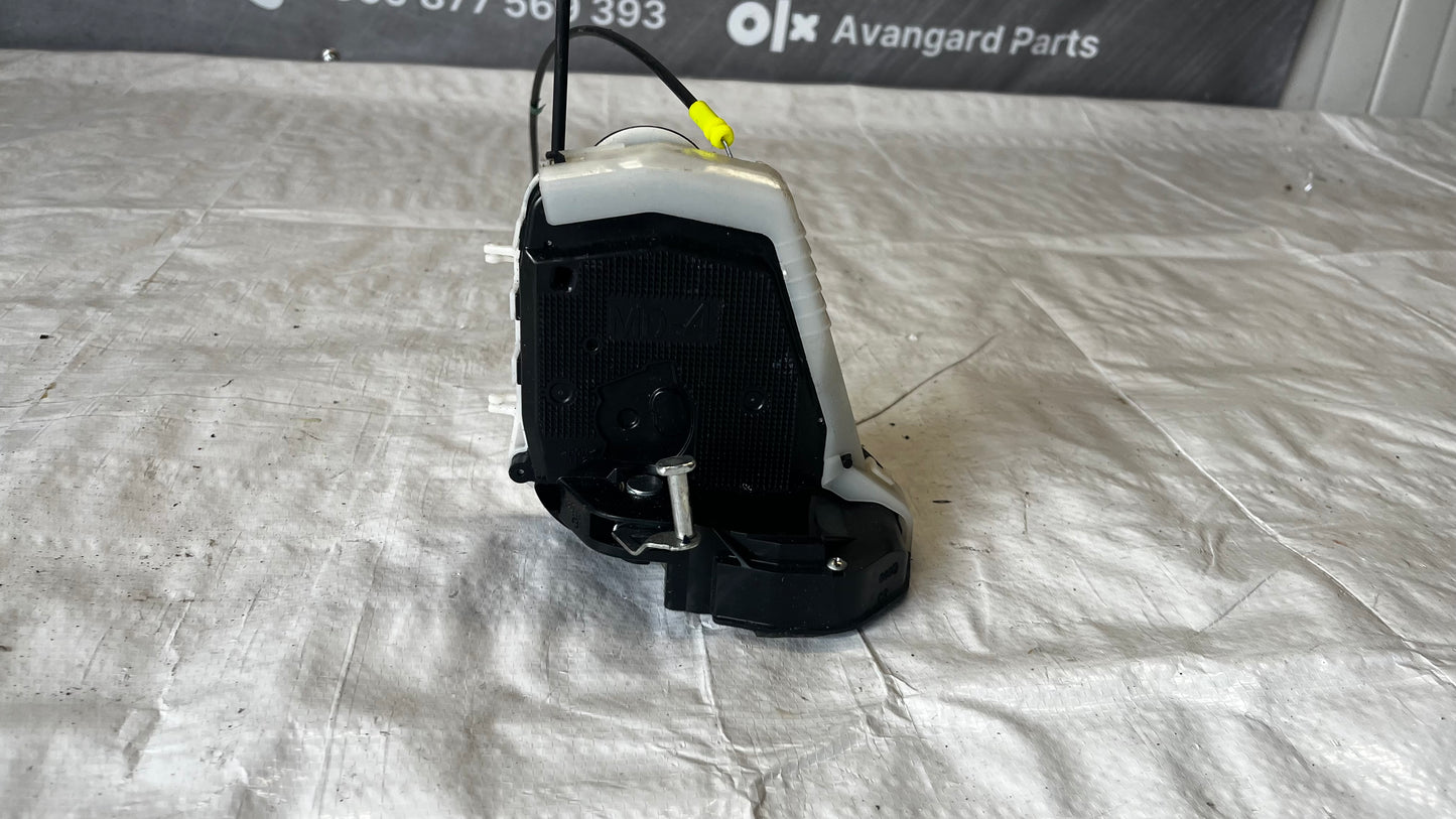 Toyota Yaris задна лява брава