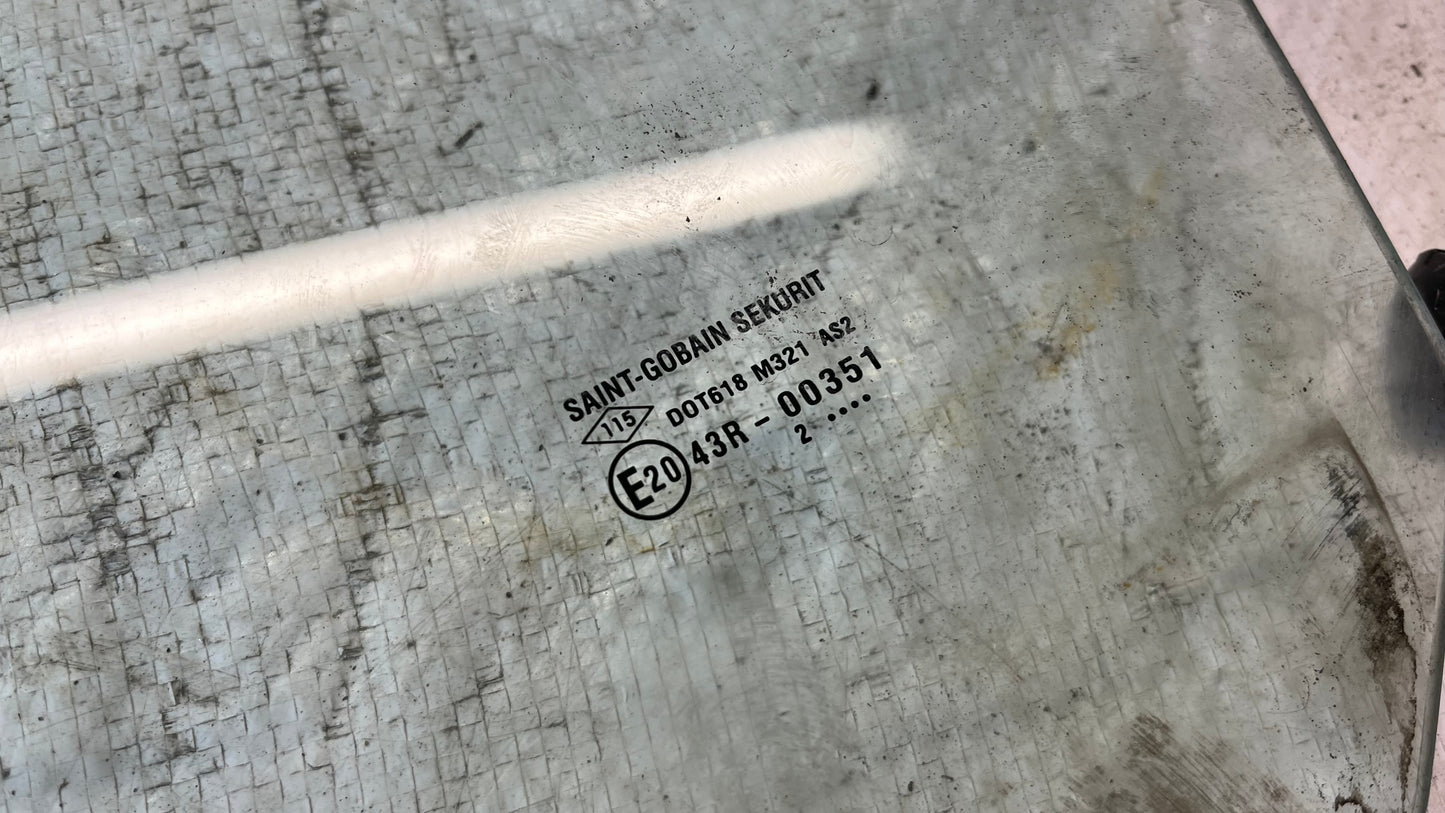 Dacia Duster 1 задно ляво стъкло