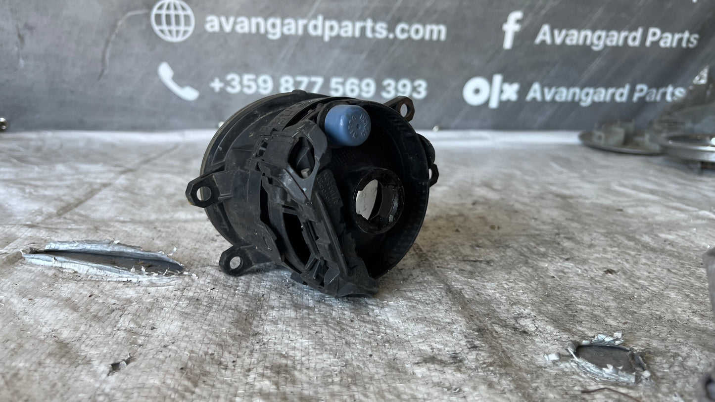 Toyota Corolla Verso 2 десен халоген