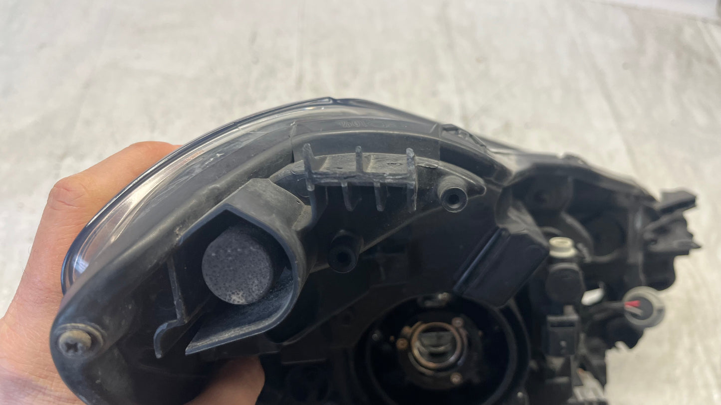 Toyota Yaris 2017- ляв фар