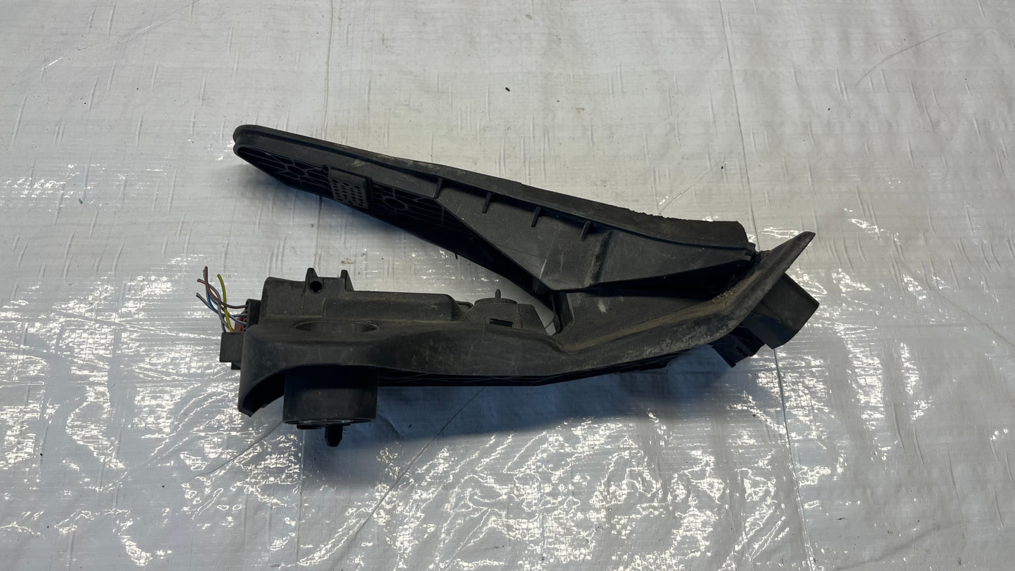 Volkswagen Golf 6 педал за газ