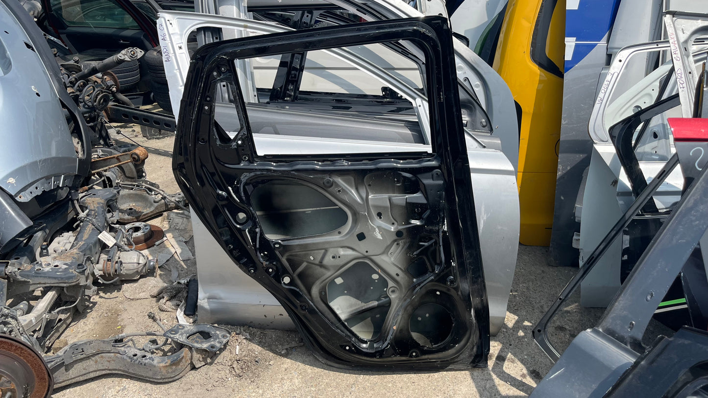 Задна лява врата Suzuki Swift MK7