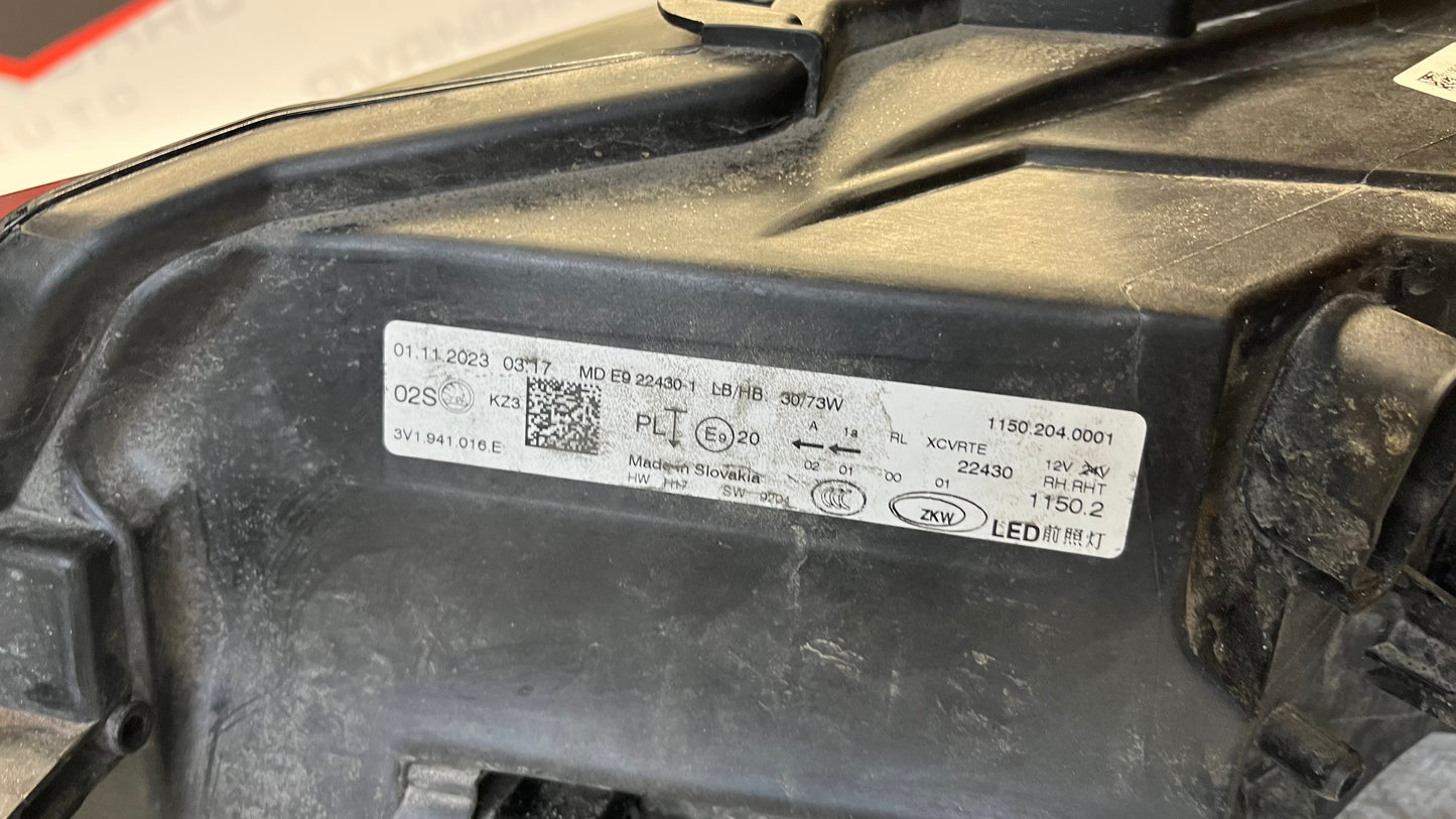 Skoda Superb 3 Lift 19- десен фар