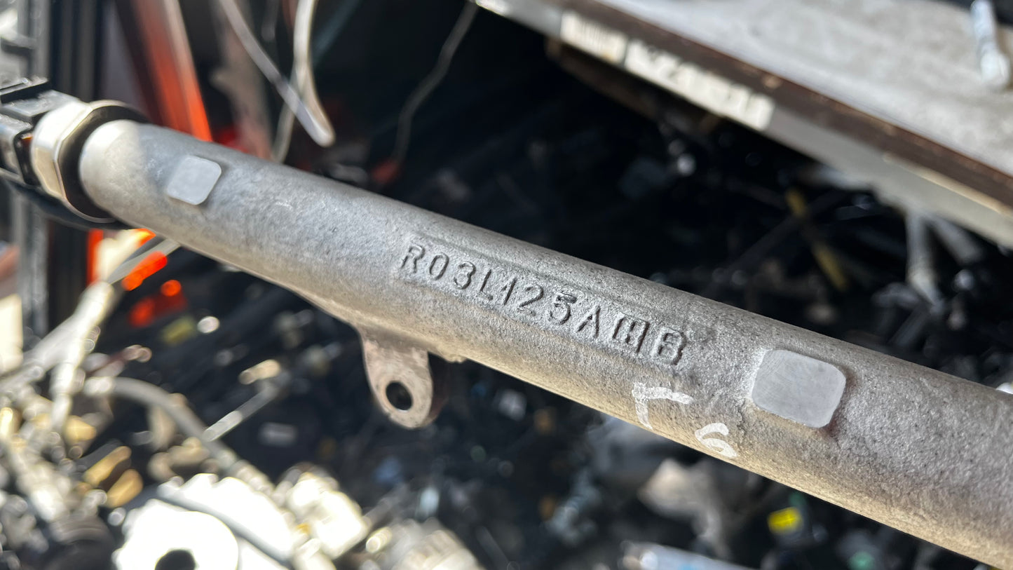 Volkswagen Golf 6 1.6 TDi горивна рейка