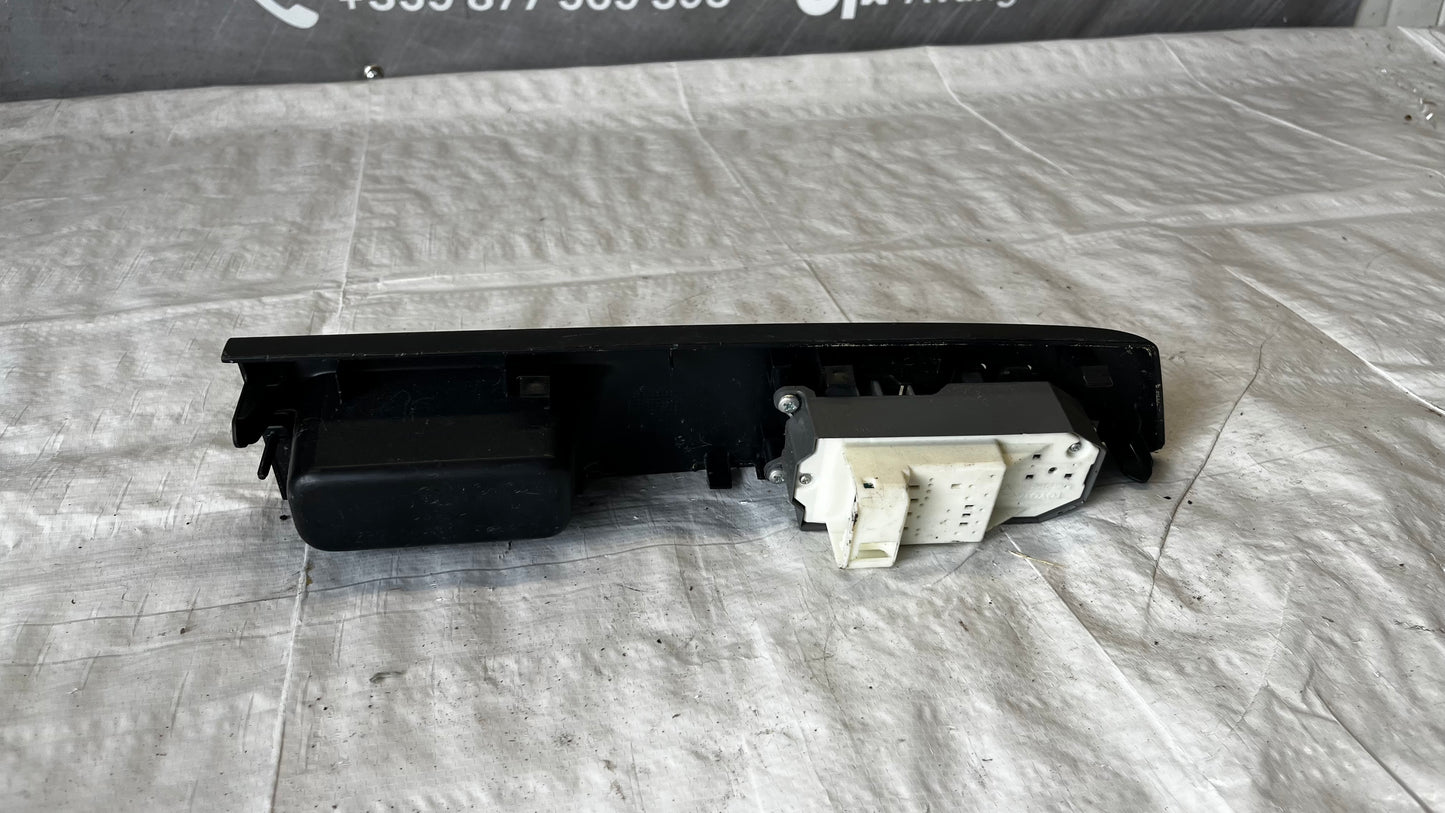 Toyota Yaris 2012- панел с копчета за лява врата