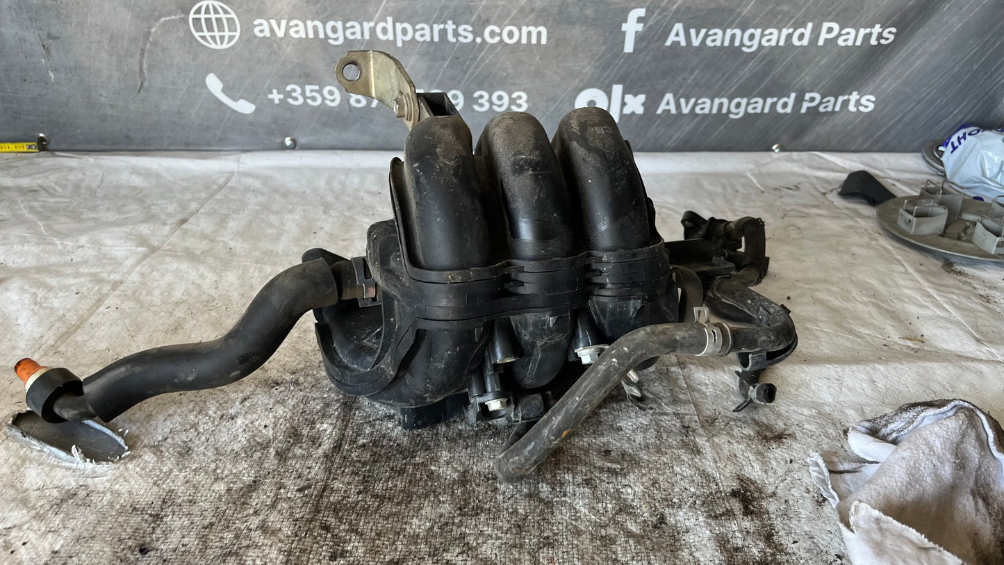 Toyota Yaris 1.0 колектор