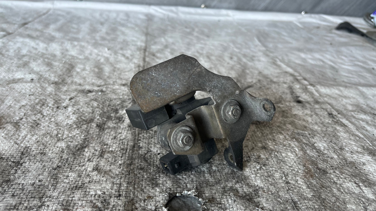 BMW 320D E46 вакуум клапа