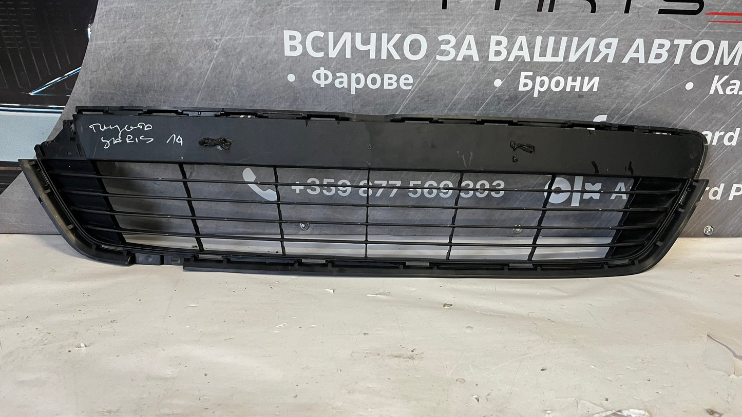 Решетка Toyota Yaris 2011-2014
