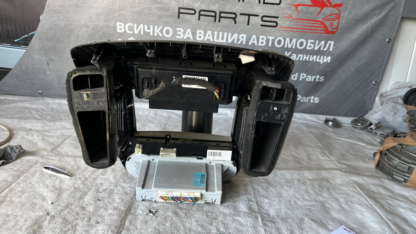 Среден панел климатроник и дисплей Kia Ceed
