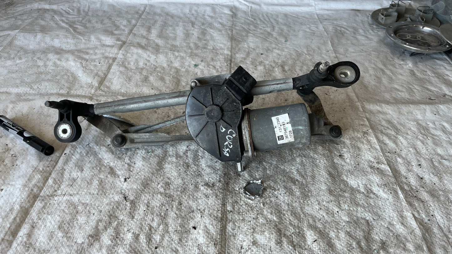 Opel Corsa D моторче чистачки