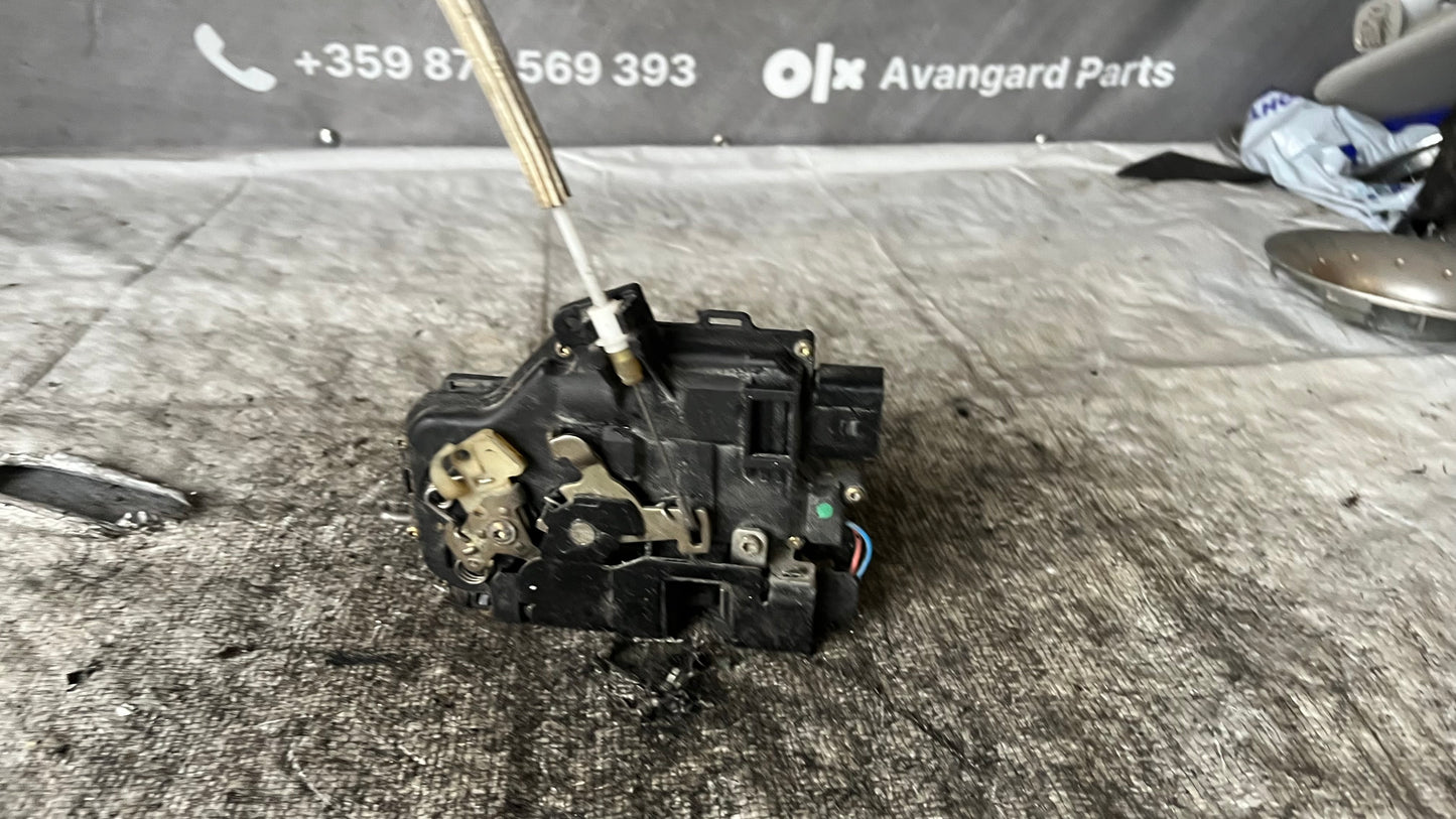 Audi A4 B7 брава предна лява