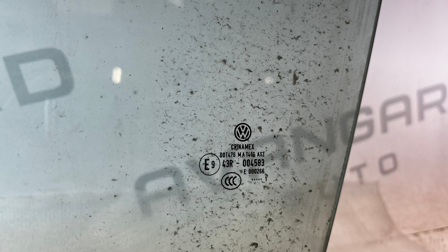 Volkswagen Jetta предно ляво стъкло