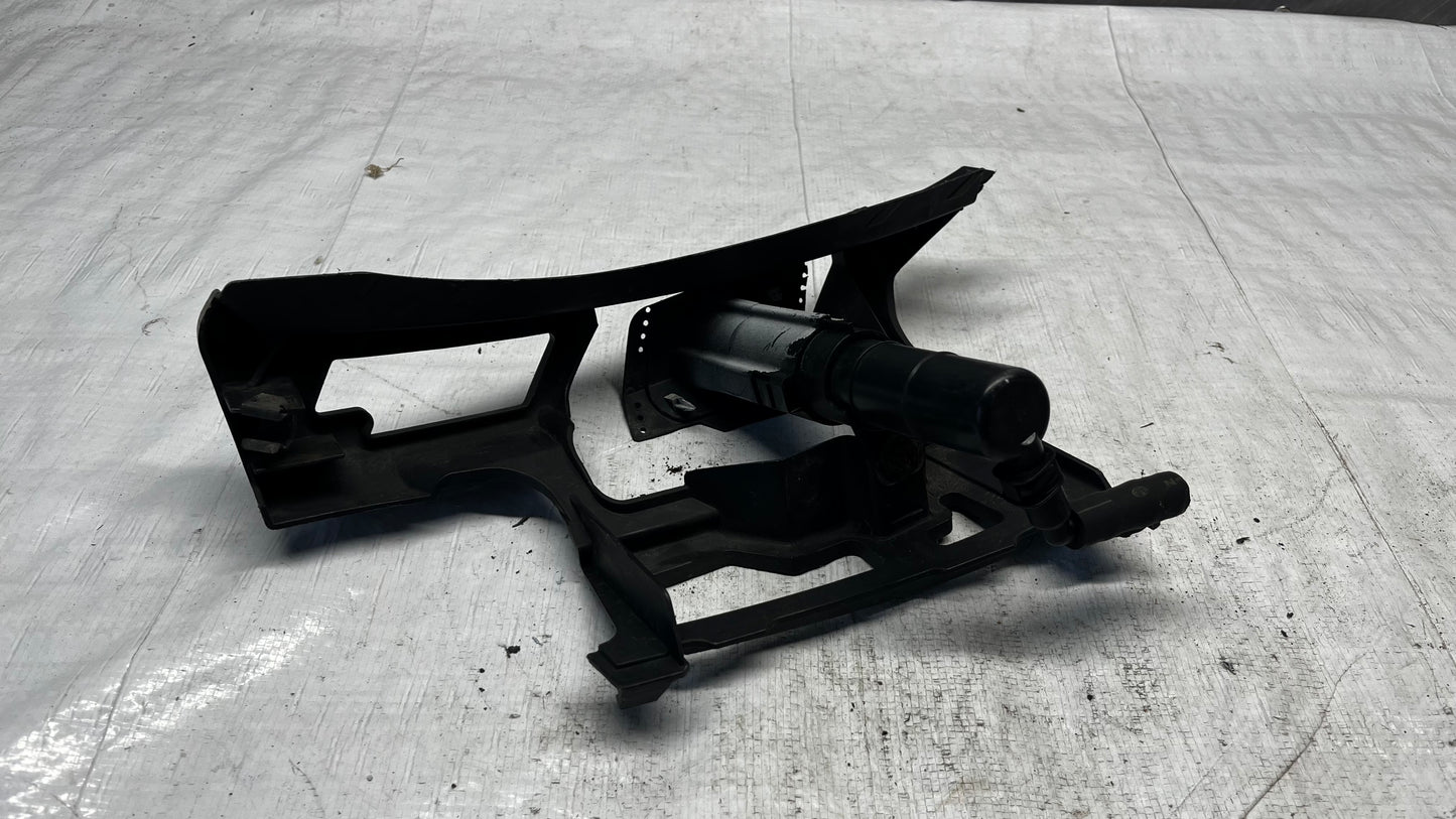 Volkswagen Golf 6 преден ляв държач броня