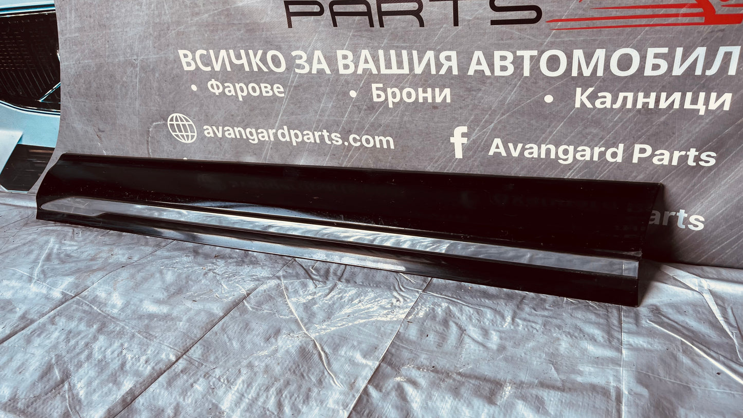 Декоративна лайстна за врата Volvo XC60 2017-2023